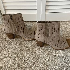 Toms taupe suede booties